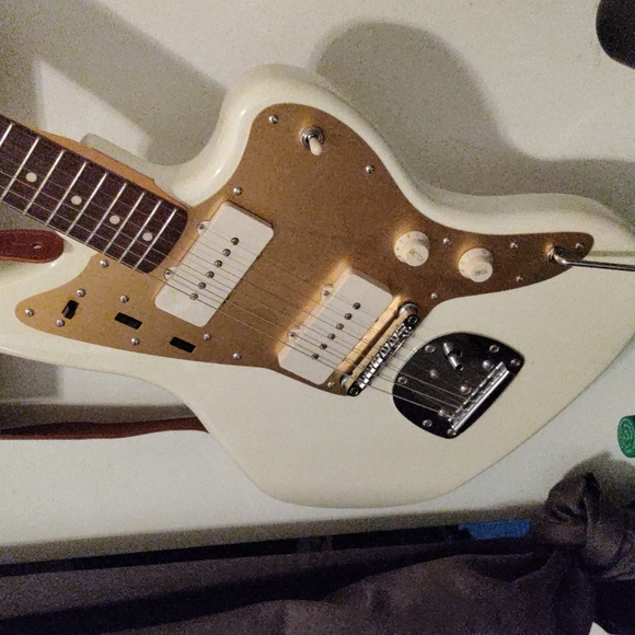 Fender jazzmaster squire electric guitar  gold on cream signed, j mascis - Picture 2 of 7